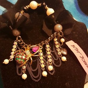 Flawless Betsey Johnson spider bracelet NWT